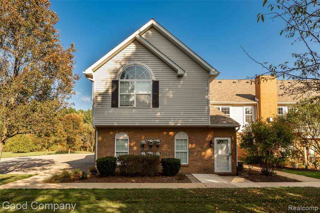 Condo For Sale - 740 Olde English Circle <br/> Howell, MI 48855
