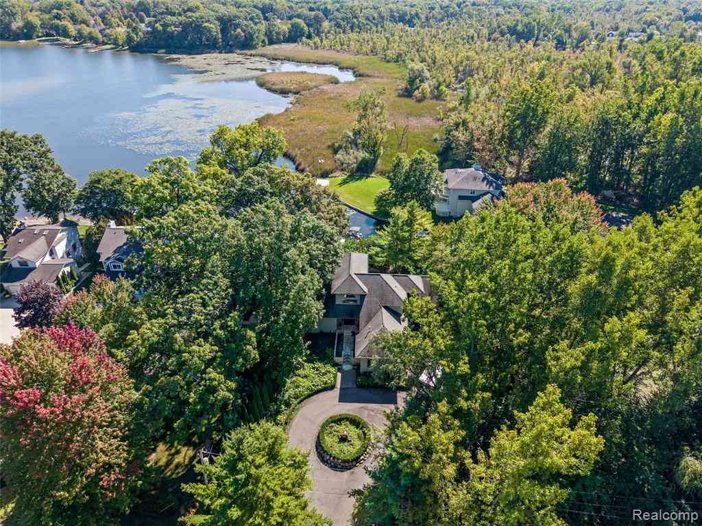 Homes For Sale - 285 Leota Boulevard <br/> Oakland County, Waterford, MI 48327