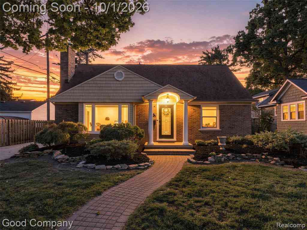 Homes For Sale - 724 S Gainsborough Avenue <br/> Oakland County, Royal Oak, MI 48067
