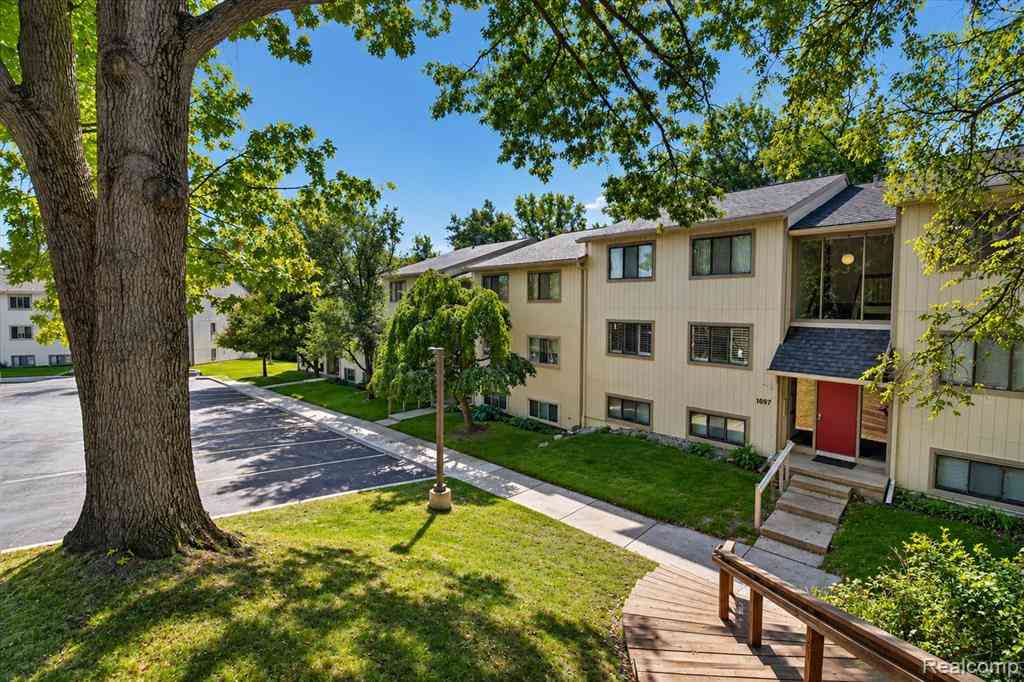 Condo For Sale - 1695 Riverside Drive  #7<br/> Oakland County, Rochester, MI 48309