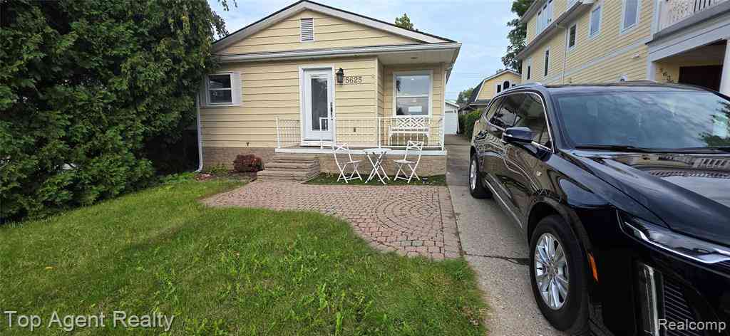 Homes For Rent - 5625 Putnam Drive <br/> West Bloomfield, MI 48323