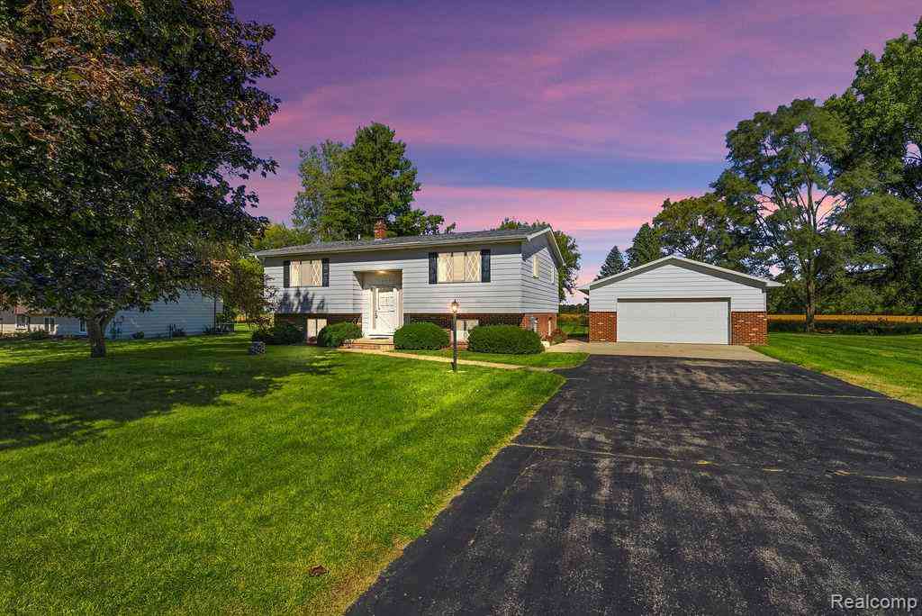 Homes For Sale - 12785 Cimarron Drive <br/> Birch Run, MI 48415
