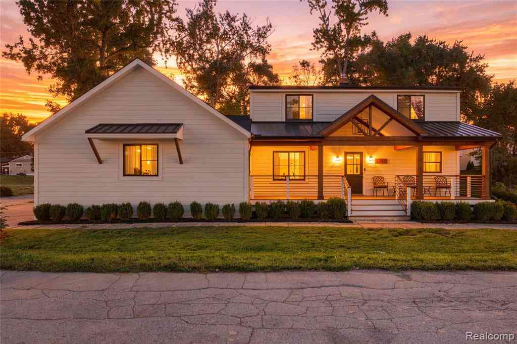 Homes For Sale - 5150 Cheyenne Avenue <br/> Oakland County, Waterford, MI 48327