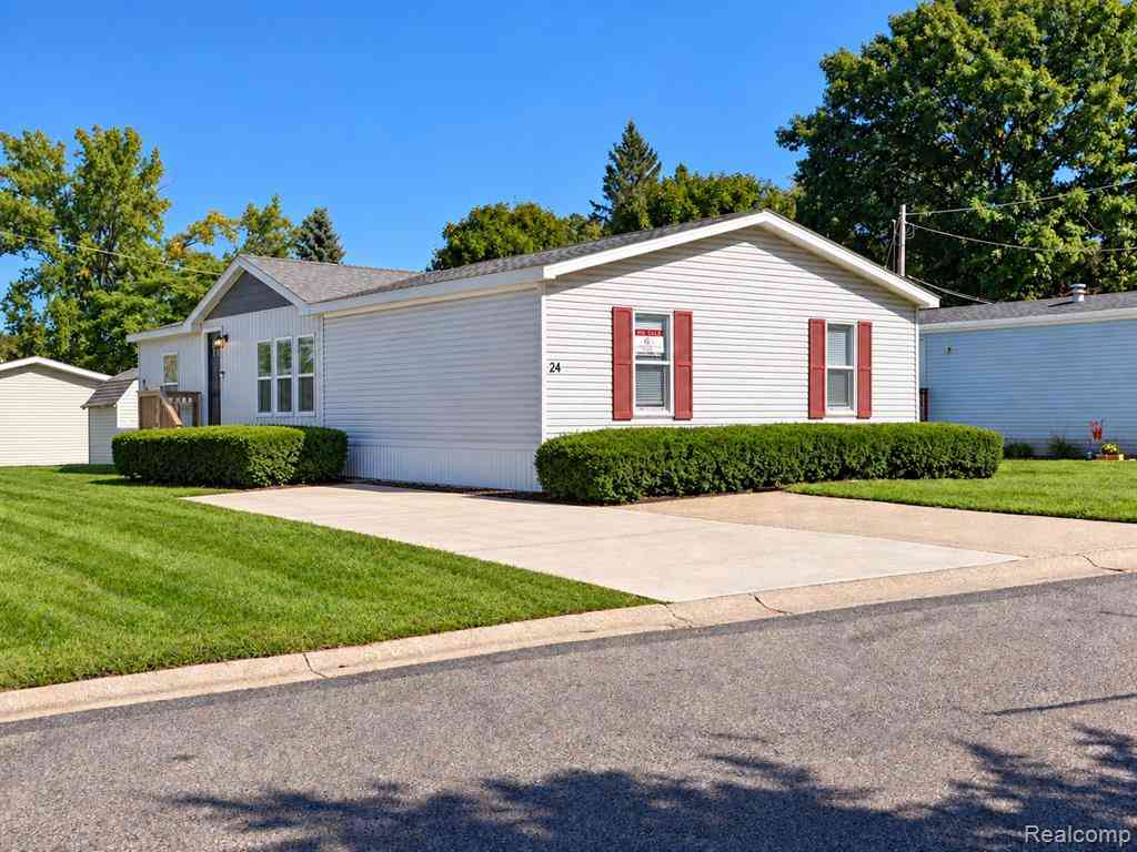 Homes For Sale - 24 Hill Drive <br/> Fenton, MI 48430