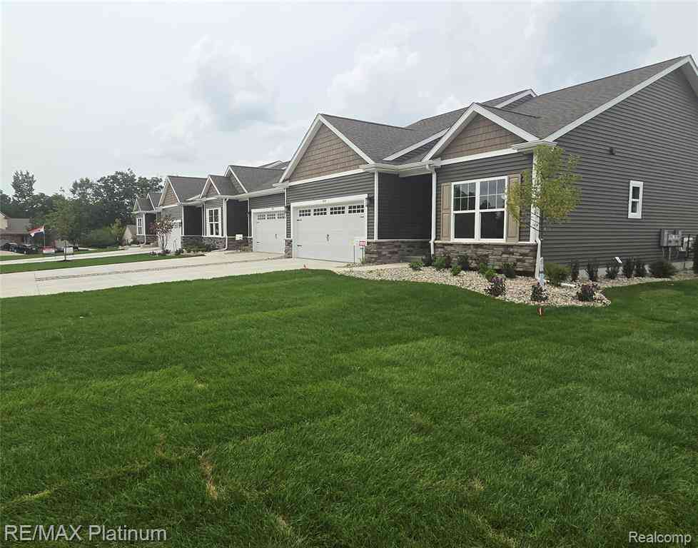 Condo For Sale - 825 Oakwood Circle  #04<br/> Fenton, MI 48430
