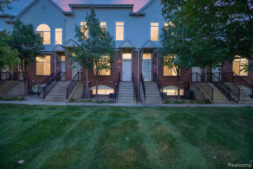 Condo For Sale - 30770 Ardmore Court <br/> Novi, MI 48377