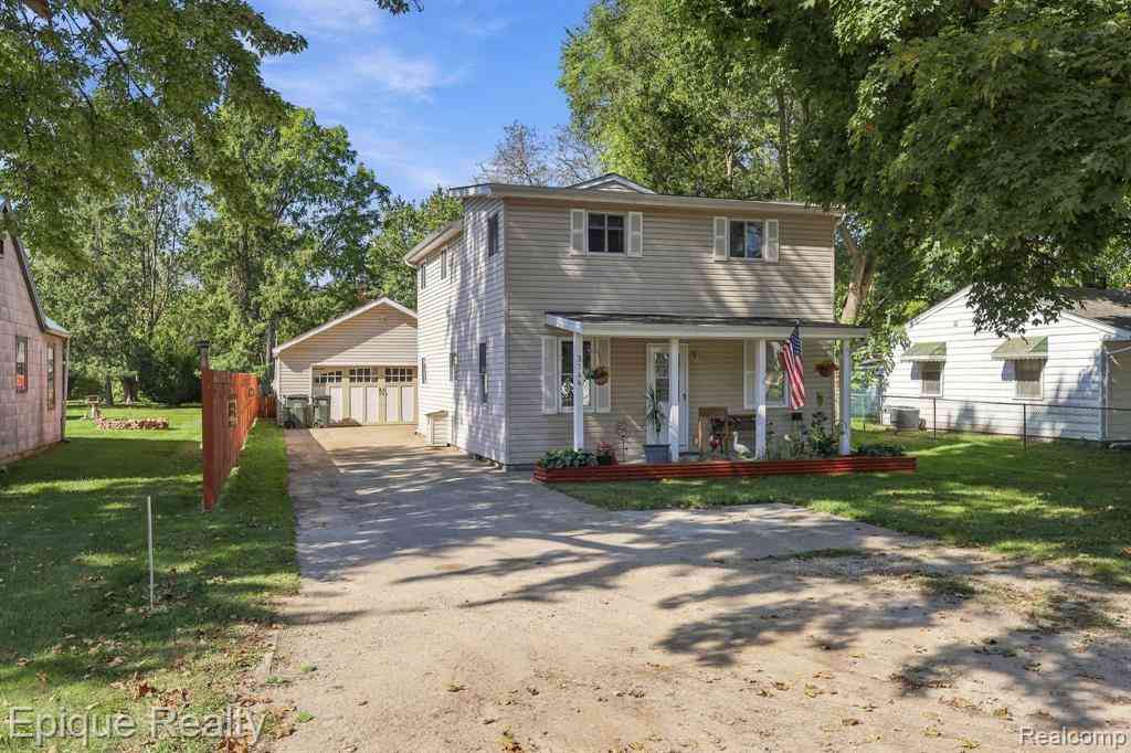 Homes For Sale - 3144 Eastwood Drive <br/> Oakland County, Rochester, MI 48309