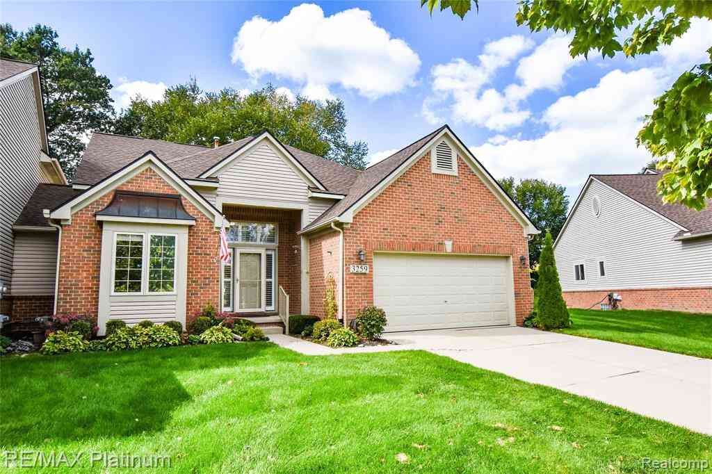 Condo For Sale - 3259 Lochmore Court <br/> Oakland County, Commerce Twp, MI 48382