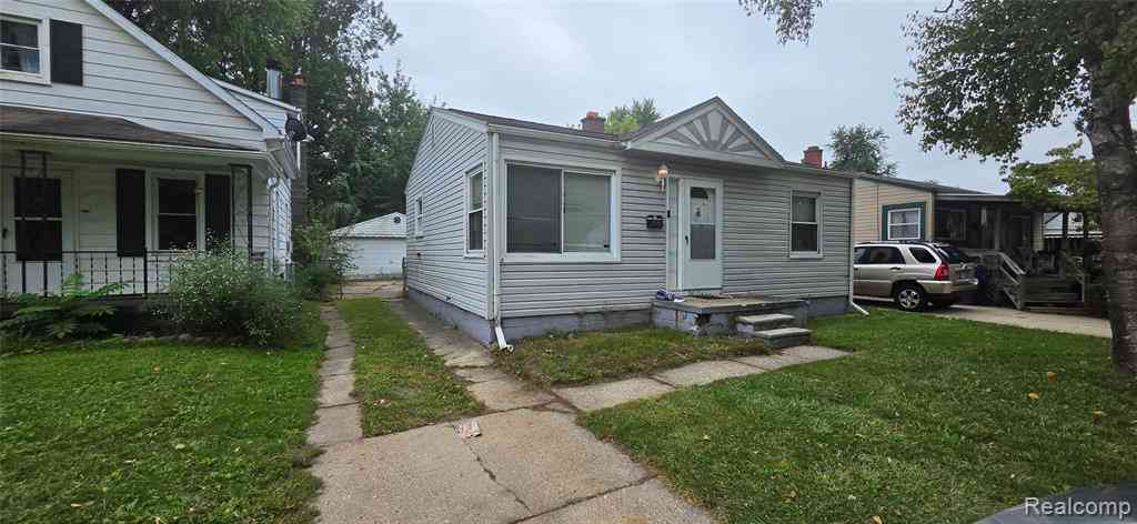 Homes For Sale - 14292 Hendricks Avenue <br/> Warren, MI 48089