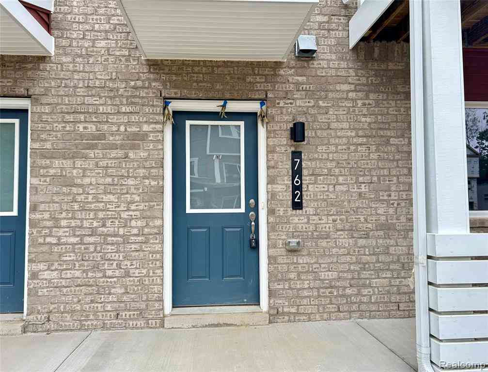 Condo For Rent - 762 Huntley Lane <br/> Oakland County, Troy, MI 48085