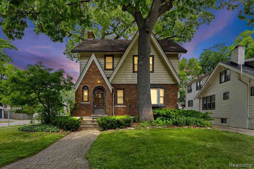 Homes For Sale - 43 Wellesley Drive <br/> Oakland County, Pleasant Ridge, MI 48069