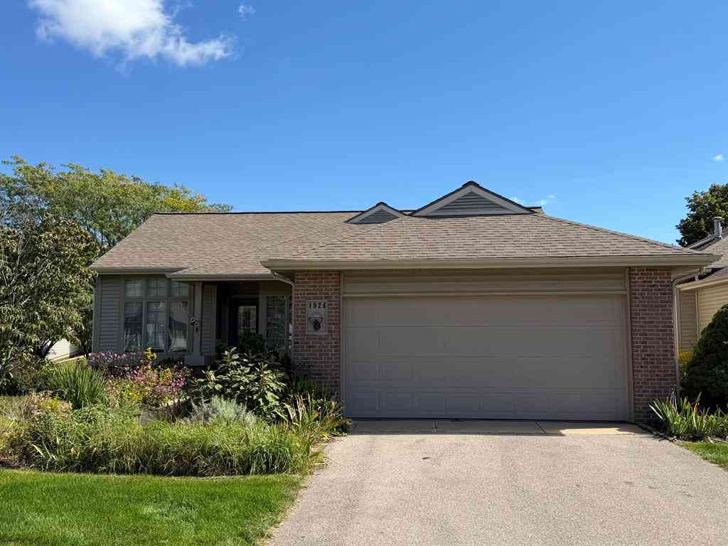 Condo For Sale - 1924 Hidden Oak Court Se SE<br/> Kent County, Kentwood, MI 49546