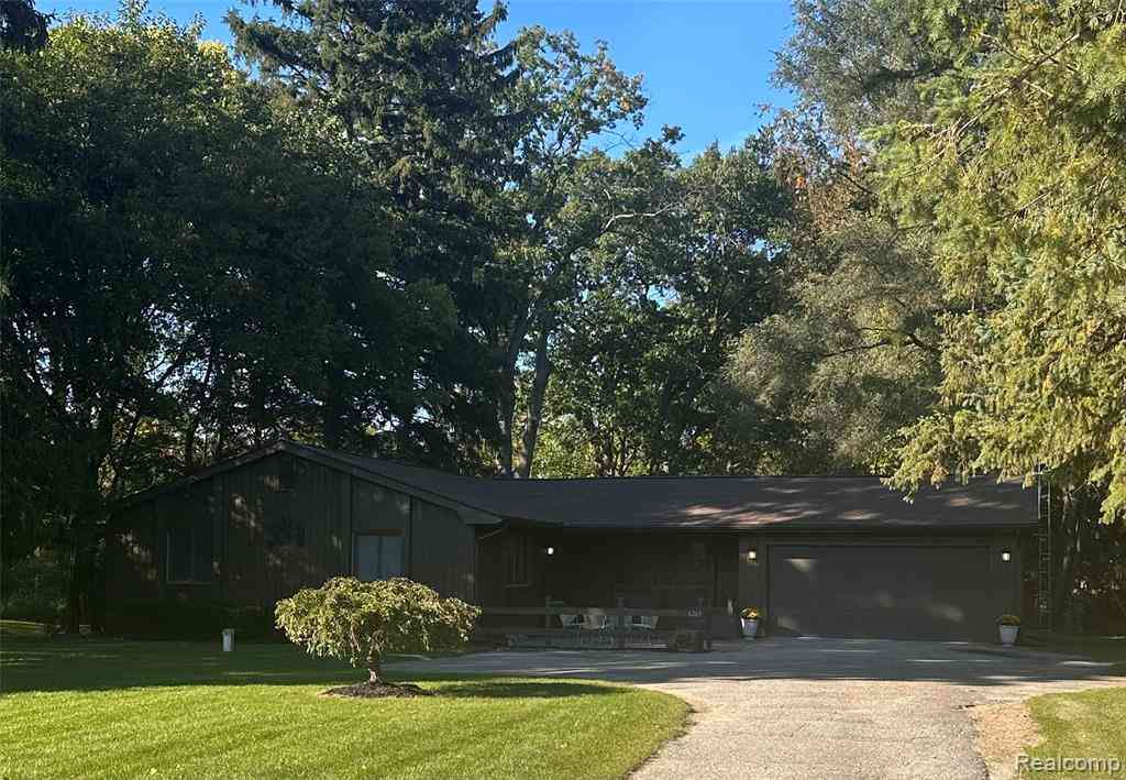 Homes For Sale - 6263 Davison Road <br/> Burton, MI 48509