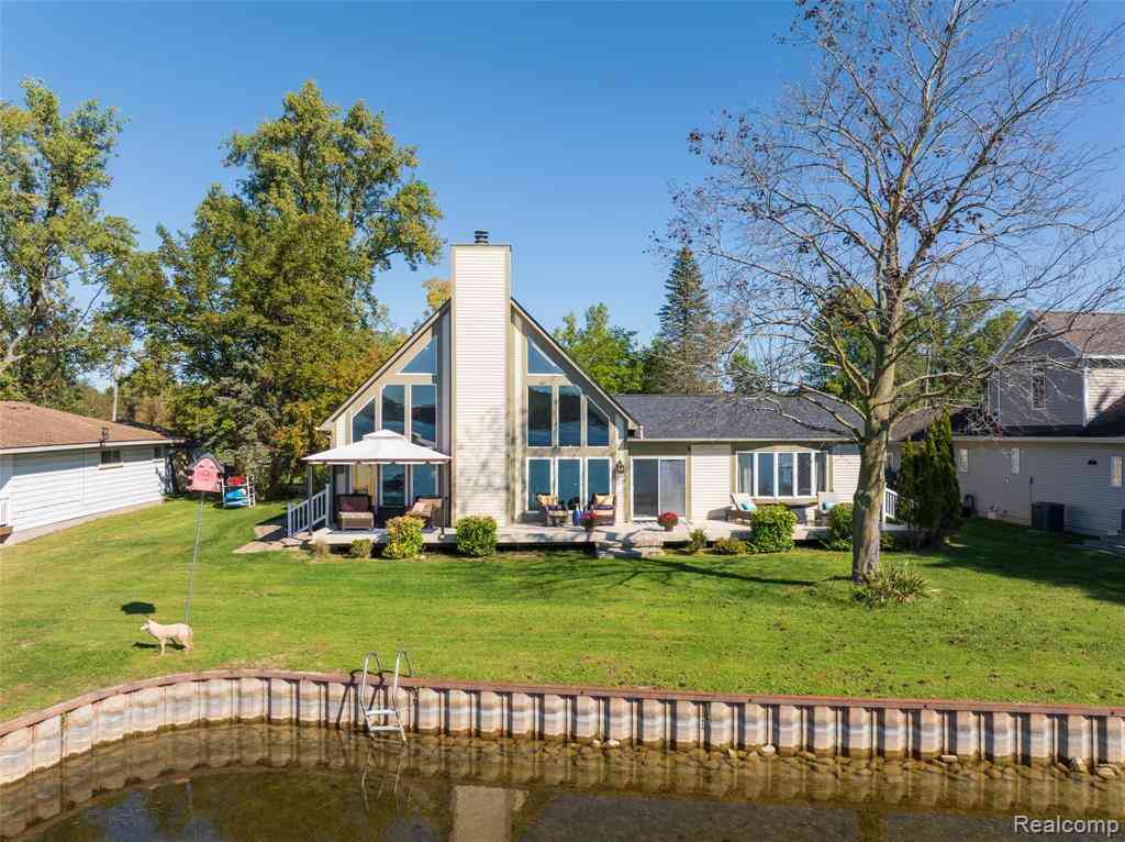 Homes For Sale - 7938 Branch Drive <br/> Brighton, MI 48116