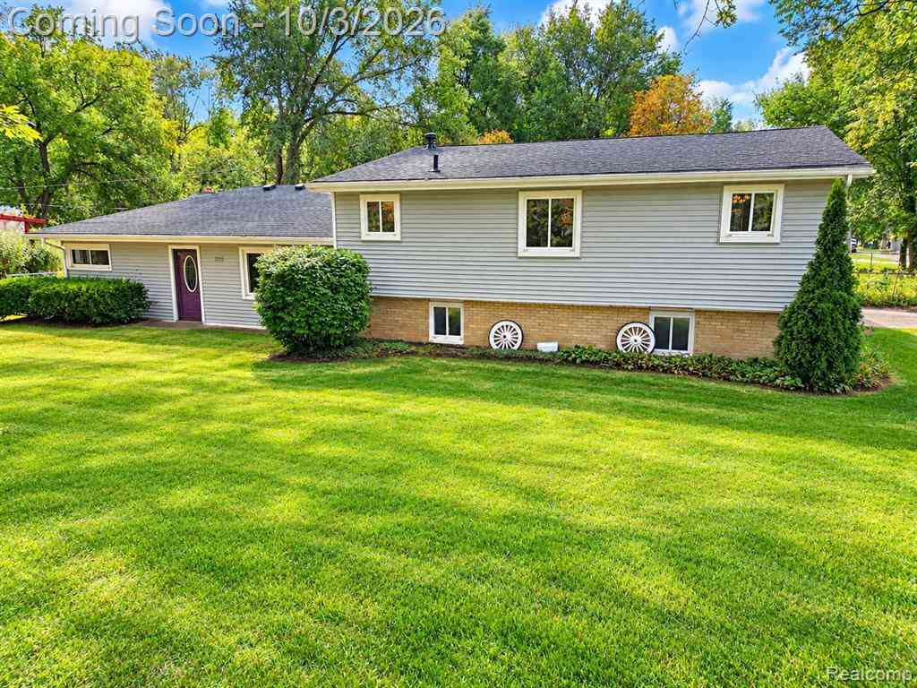 Homes For Sale - 7795 Circle Boulevard <br/> Oakland County, West Bloomfield, MI 48323