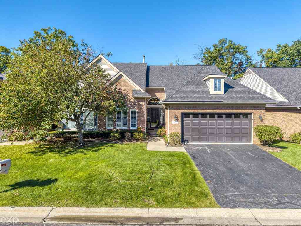 Condo For Sale - 1862 Treyborne Circle <br/> Oakland County, Walled Lake, MI 48390