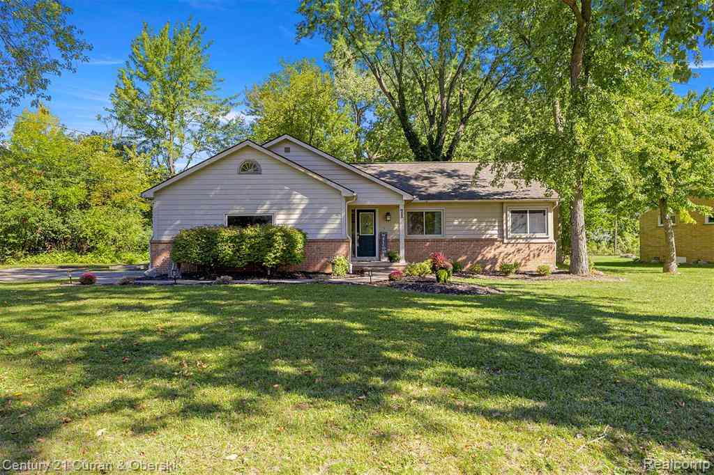 Homes For Sale - 71 Michelson Road <br/> Oakland County, Rochester, MI 48307
