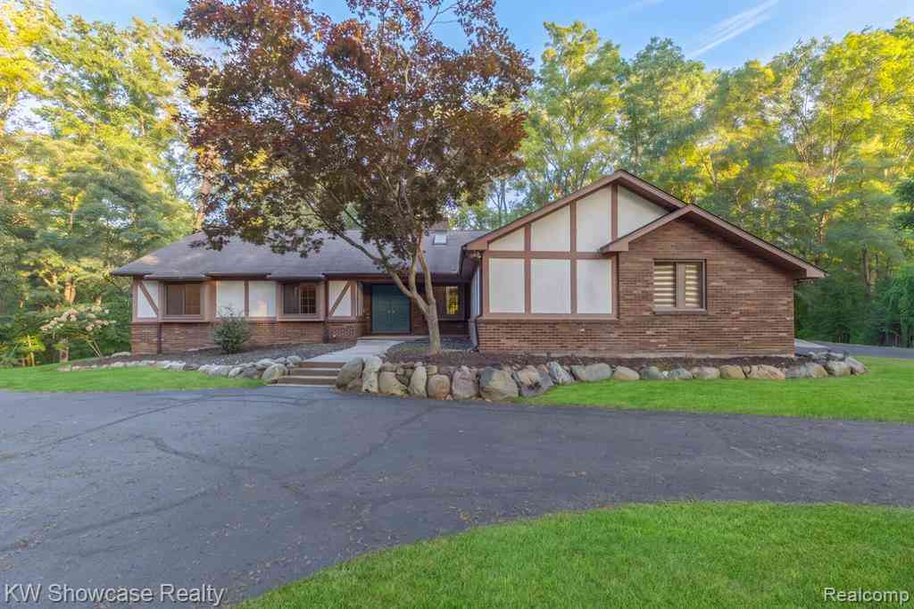 Homes For Sale - 6138 Sundance Trail <br/> Brighton, MI 48116