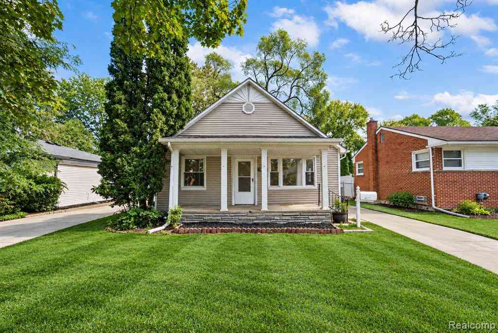 Homes For Sale - 26060 Groveland Street <br/> Roseville, MI 48066