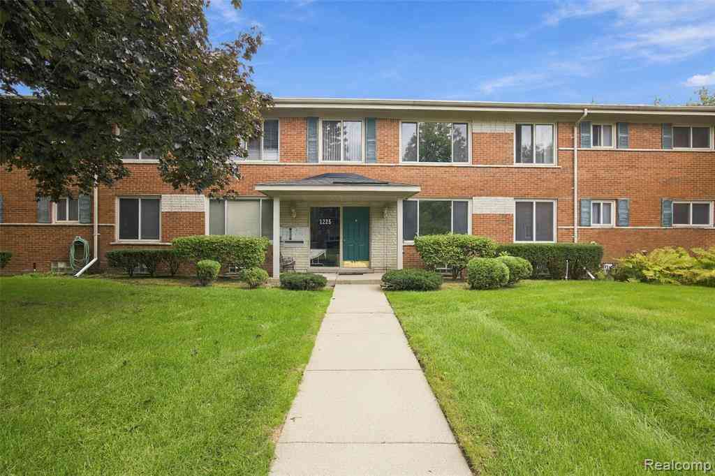 Condo For Sale - 1225 Derby Road  #3<br/> Birmingham, MI 48009