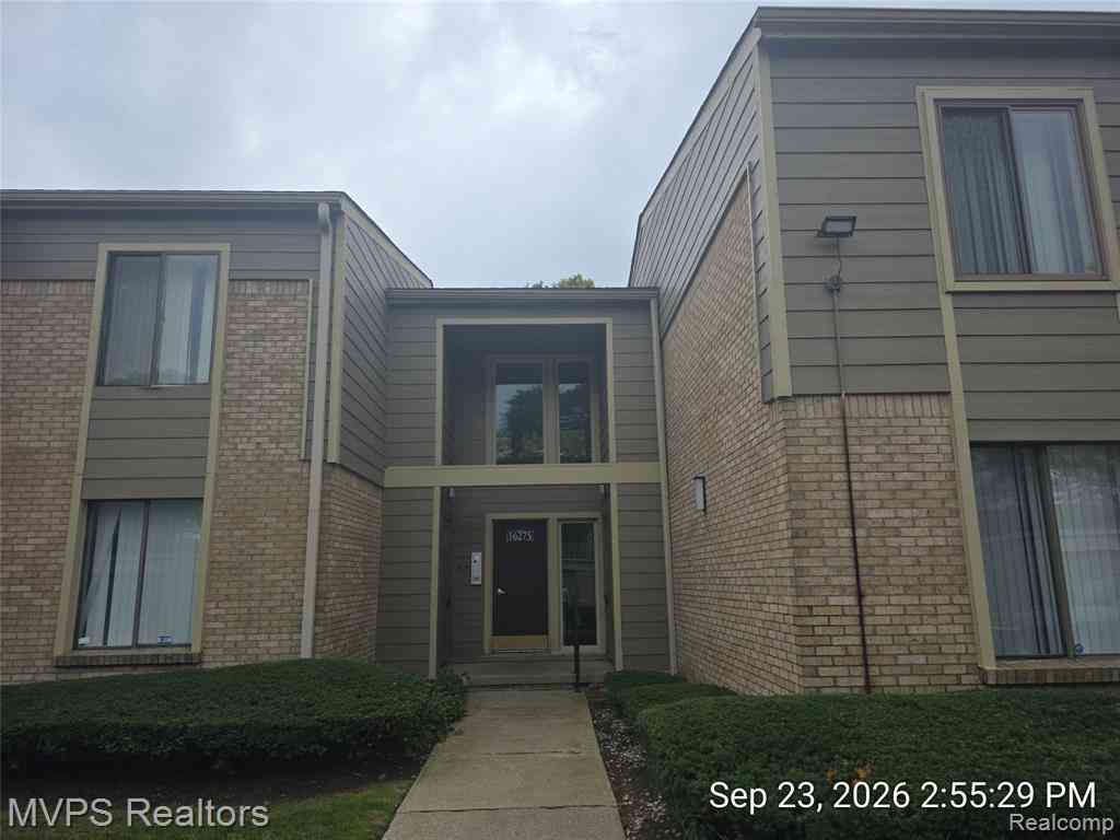 Condo For Sale - 16275 W 9 Mile Road  #102<br/> Oakland County, Southfield, MI 48075