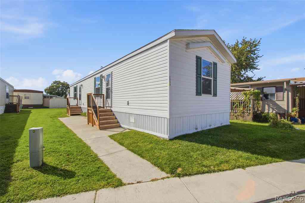 Homes For Sale - 2099 Ida Drive <br/> Oakland County, Troy, MI 48083