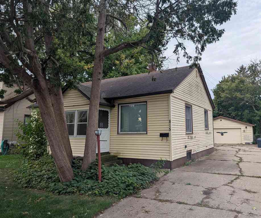 Homes For Sale - 815 B Street <br/> Saginaw, MI 48602
