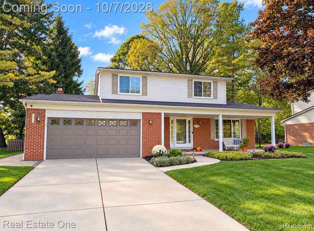 Homes For Sale - 5427 English Drive <br/> Oakland County, Troy, MI 48085