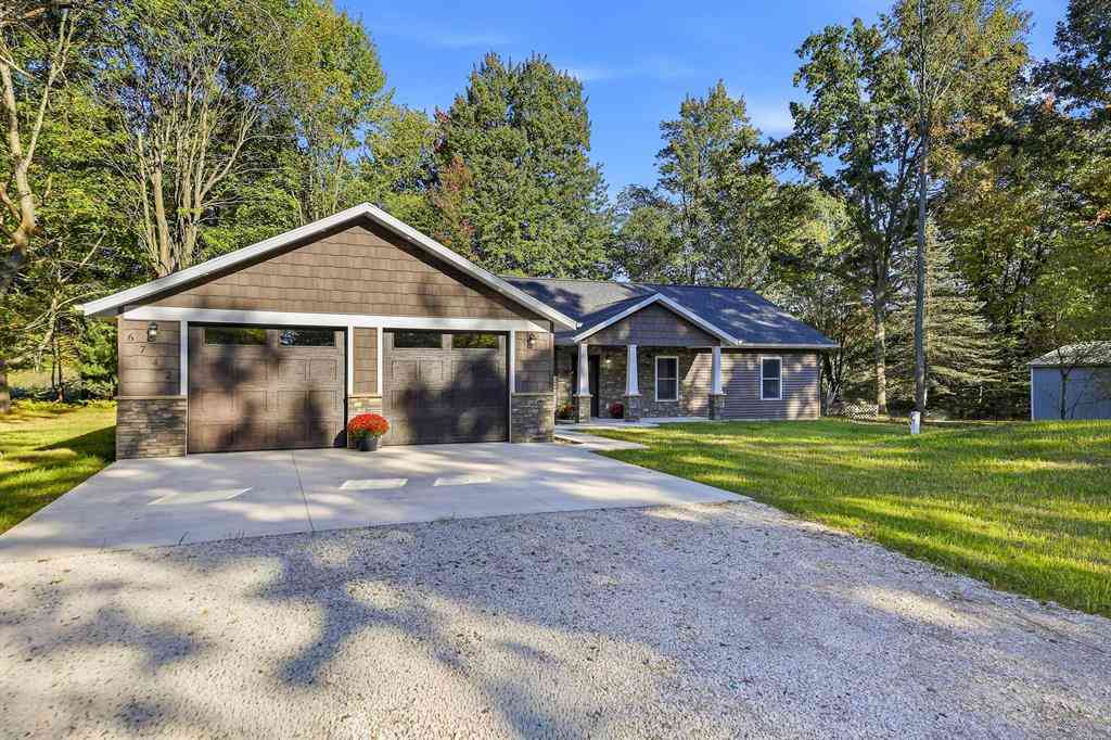 Homes For Sale - 6742 Abbey Lane <br/> Canadian Lakes, MI 49346