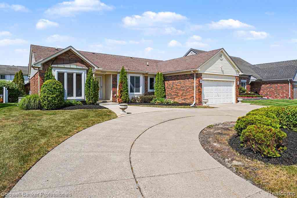Homes For Sale - 2585 Tiverton Drive <br/> Sterling Heights, MI 48310