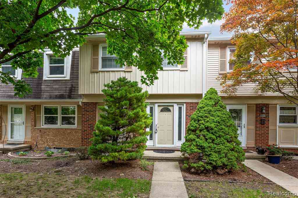 Condo For Rent - 1775 Brentwood Drive <br/> Oakland County, Troy, MI 48098
