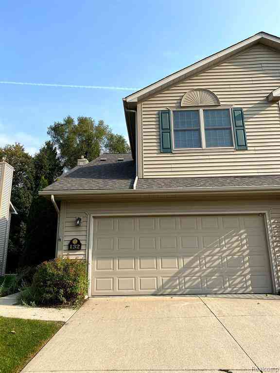 Condo For Rent - 132 Stratford Lane <br/> Oakland County, Lake Orion, MI 48360