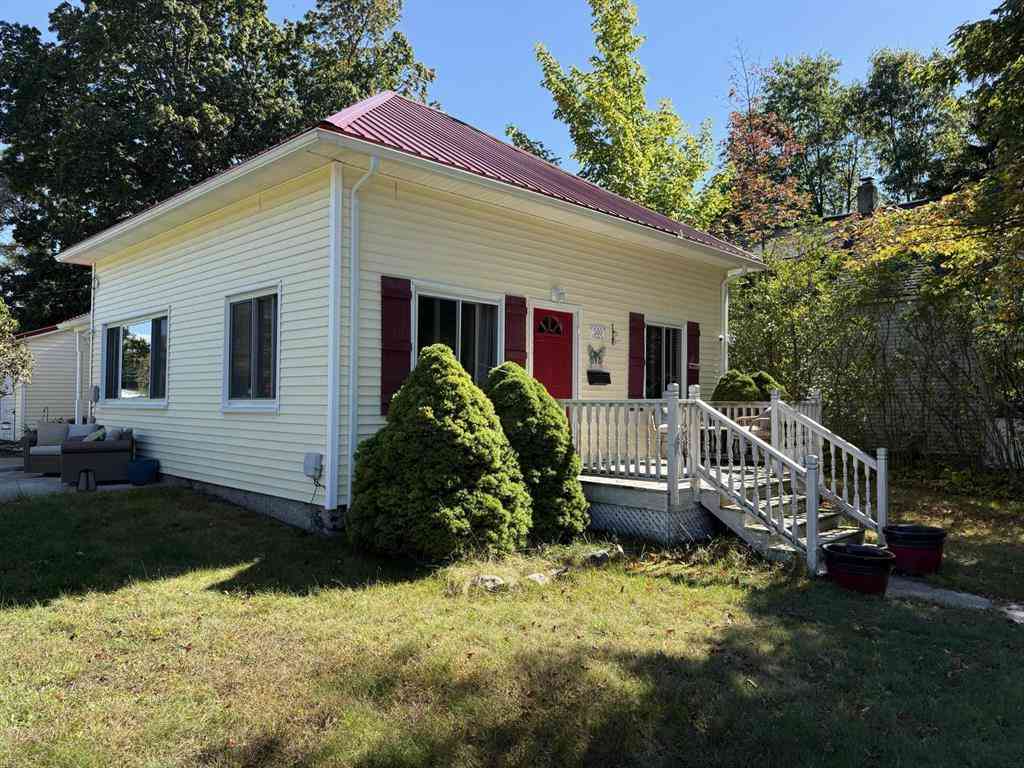 Homes For Sale - 510 N Delia Street <br/> Ludington, MI 49431