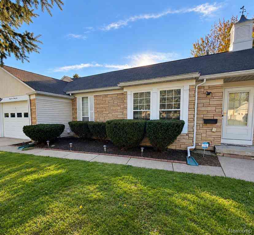 Homes For Sale - 3145 Pinegate Drive <br/> Flushing, MI 48433