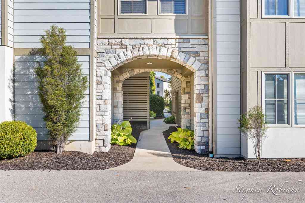 Condo For Sale - 2005 Celadon Drive Ne NE #5<br/> Grand Rapids, MI 49525