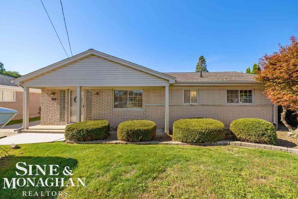 Homes For Sale - 38015 Circle Drive <br/> Macomb County, Harrison Township, MI 48045