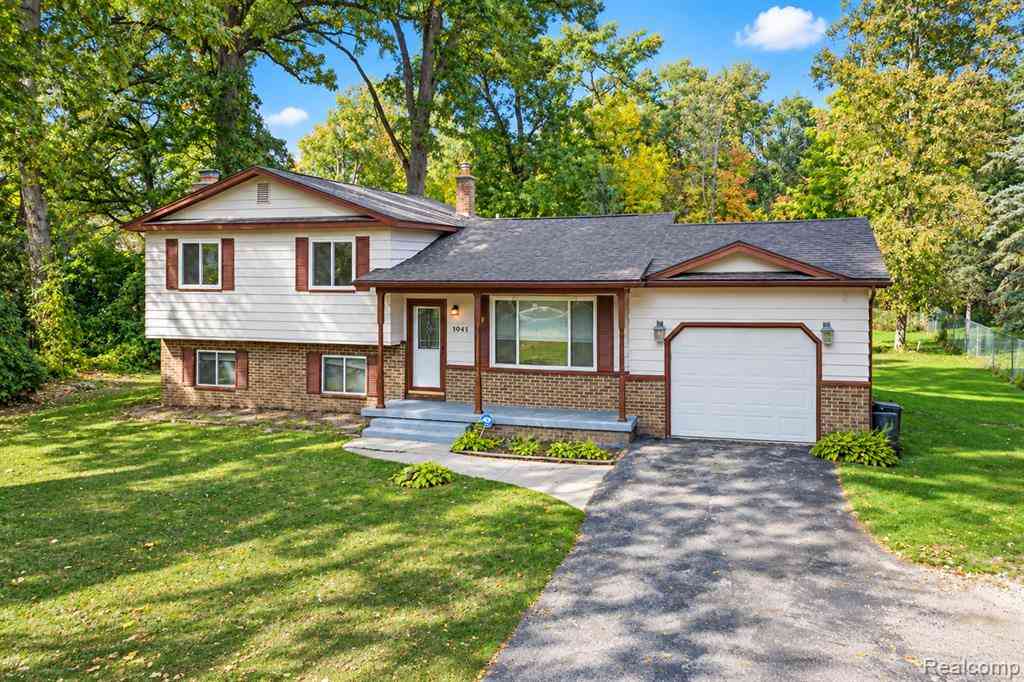 Homes For Sale - 1041 Davenport Drive <br/> Burton, MI 48529