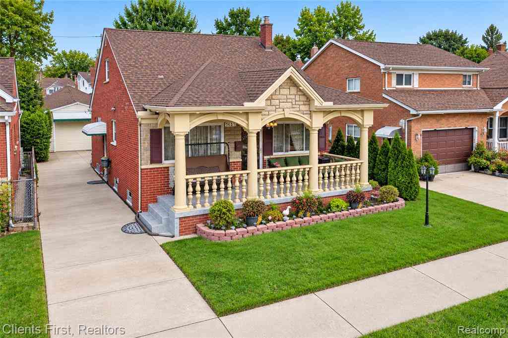 Homes For Sale - 5430 Chase Road <br/> Wayne County, Dearborn, MI 48126