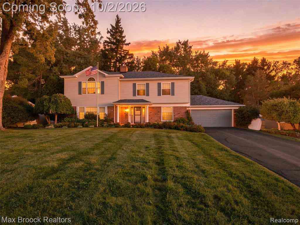 Homes For Sale - 3548 Valleyview Court <br/> Oakland County, West Bloomfield, MI 48323