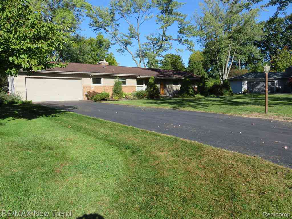 Homes For Sale - 5420 Cambourne Place <br/> Oakland County, West Bloomfield, MI 48322