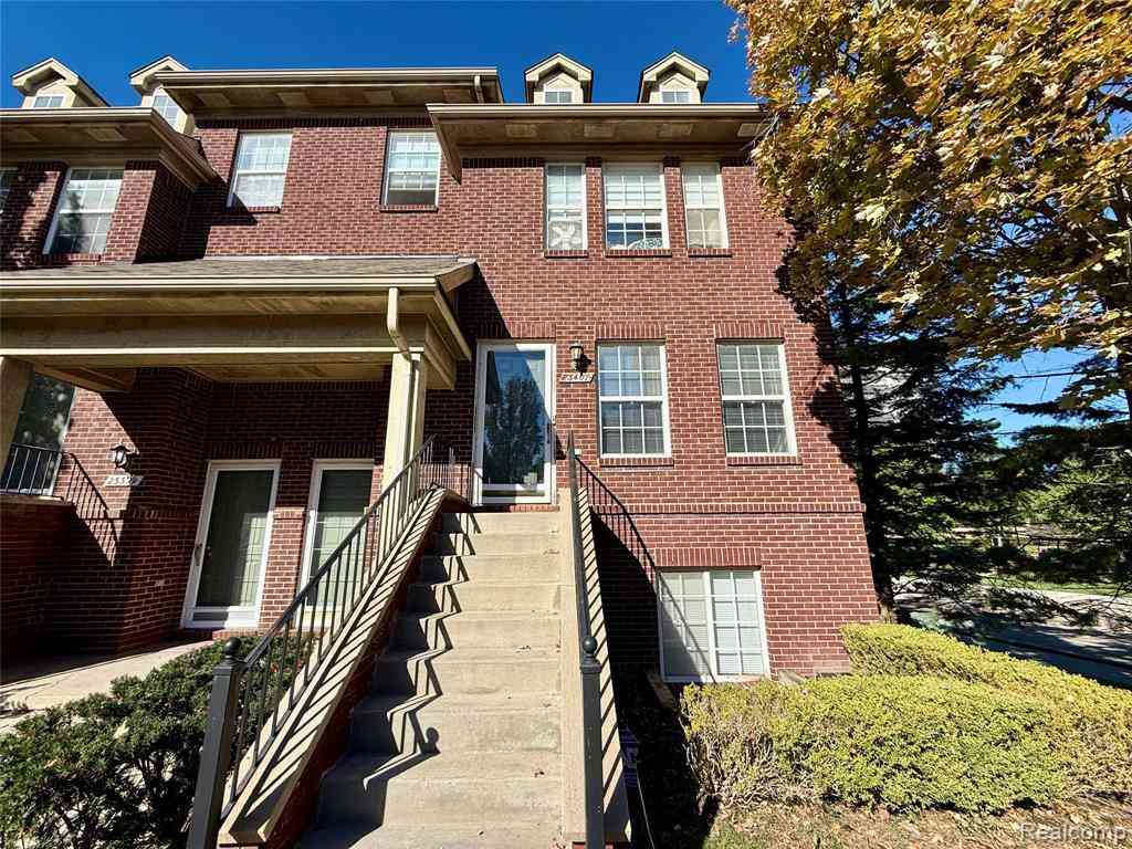 Condo For Sale - 23407 Grayson Drive <br/> Oakland County, Southfield, MI 48075