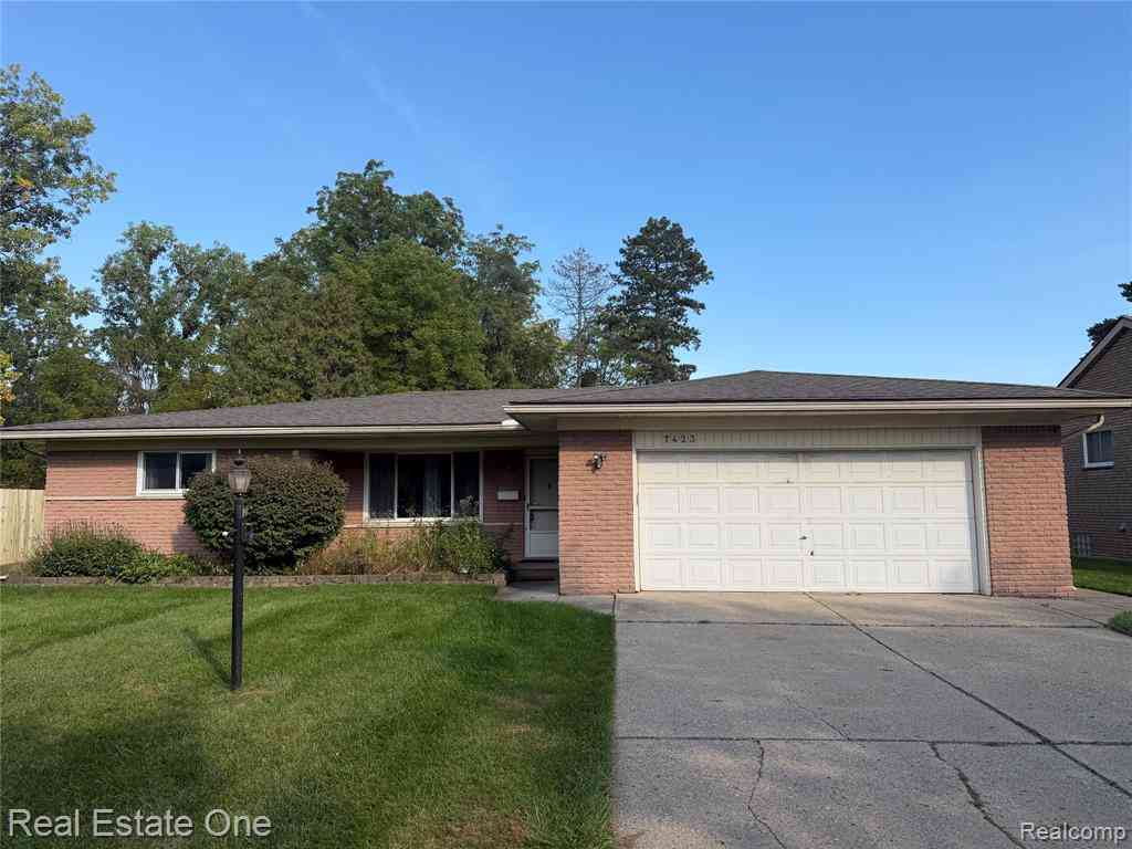 Homes For Rent - 7423 17 Mile Road <br/> Sterling Heights, MI 48313