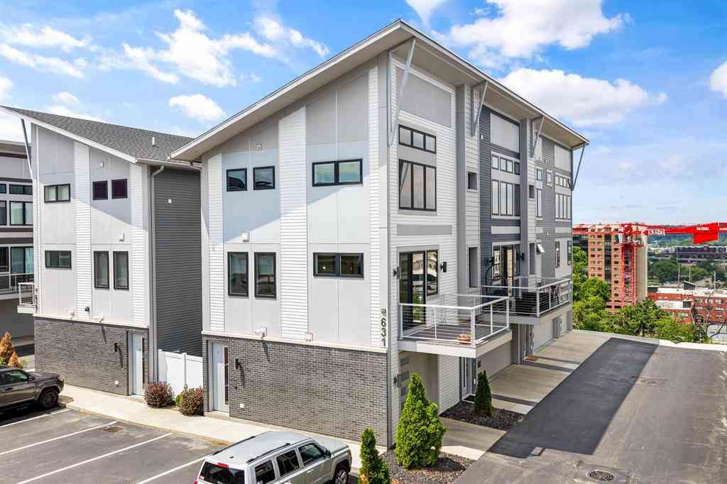 Condo For Rent - 631 Fairview Avenue Ne NE #1<br/> Grand Rapids, MI 49503