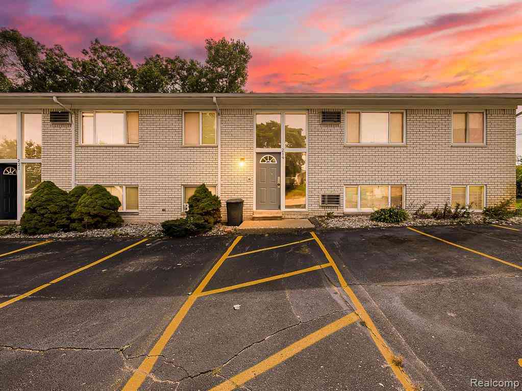 Condo For Rent - 219 Summit Ridge Drive  #A<br/> White Lake, MI 48386