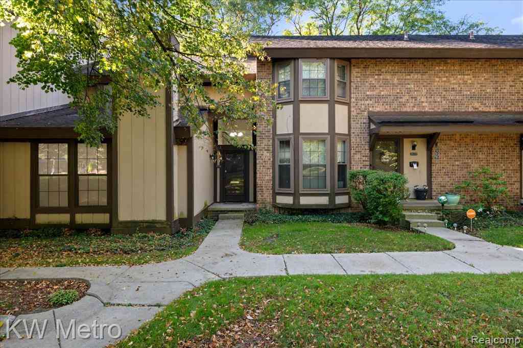 Condo For Sale - 25168 Maplebrooke Drive <br/> Oakland County, Southfield, MI 48033