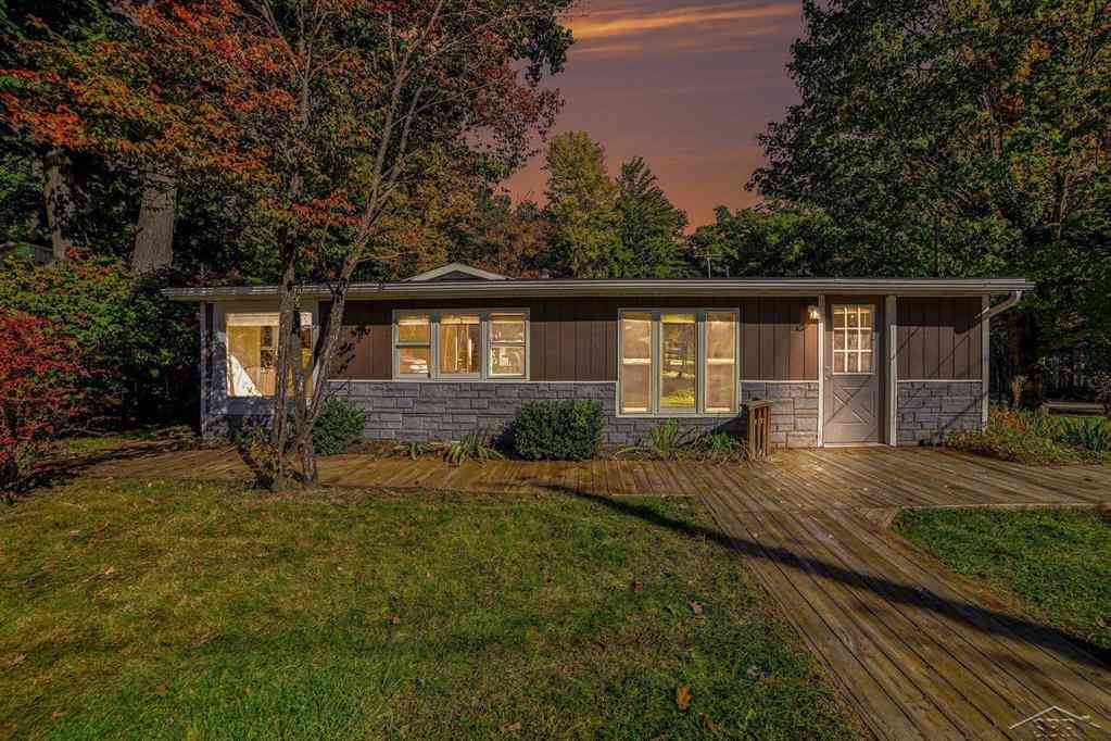 Homes For Sale - 4095 Lake Drive <br/> Beaverton, MI 48612