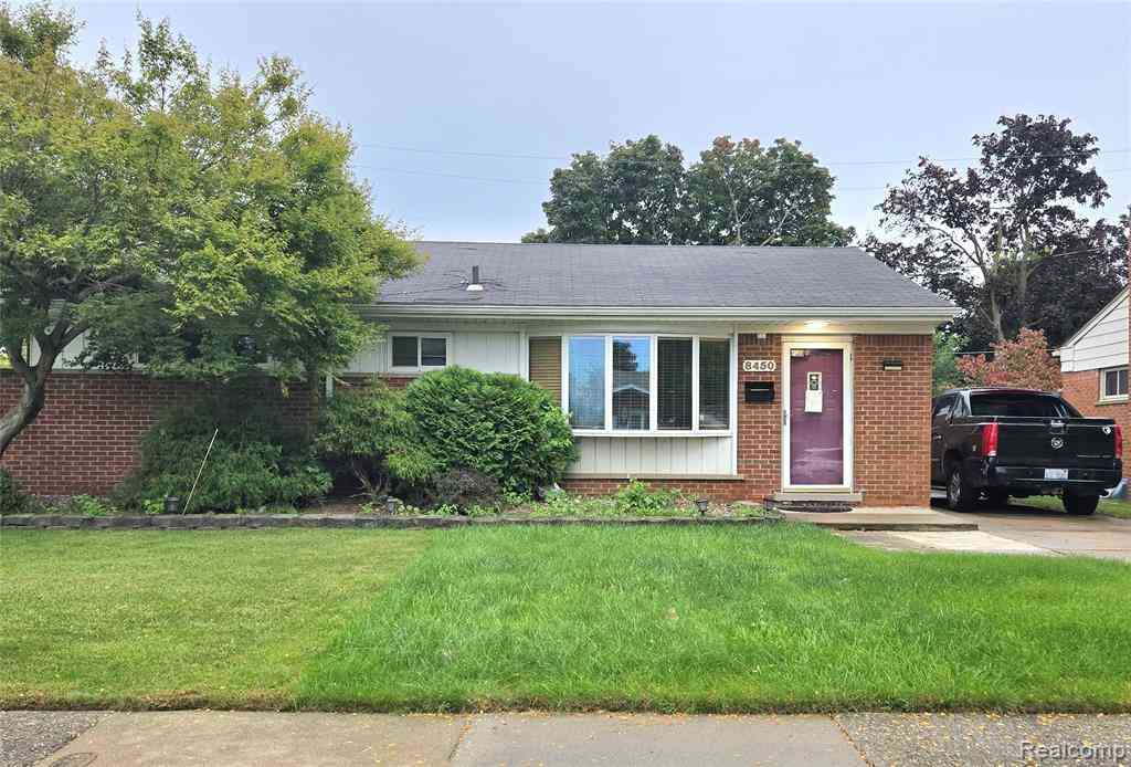Homes For Sale - 8450 Norborne Avenue <br/> Dearborn Heights, MI 48127