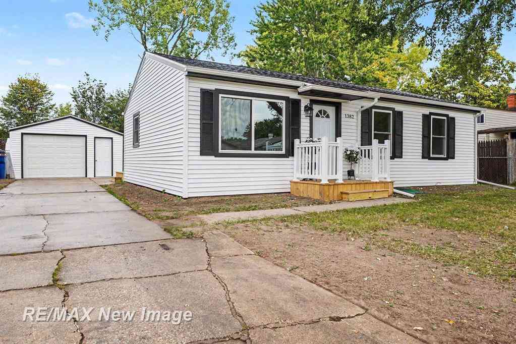 Homes For Sale - 1382 Flanders Drive <br/> Saginaw, MI 48604
