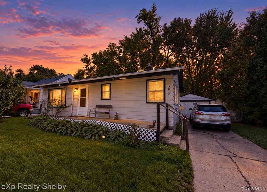 Homes For Sale - 395 W Elza Avenue <br/> Oakland County, Hazel Park, MI 48030