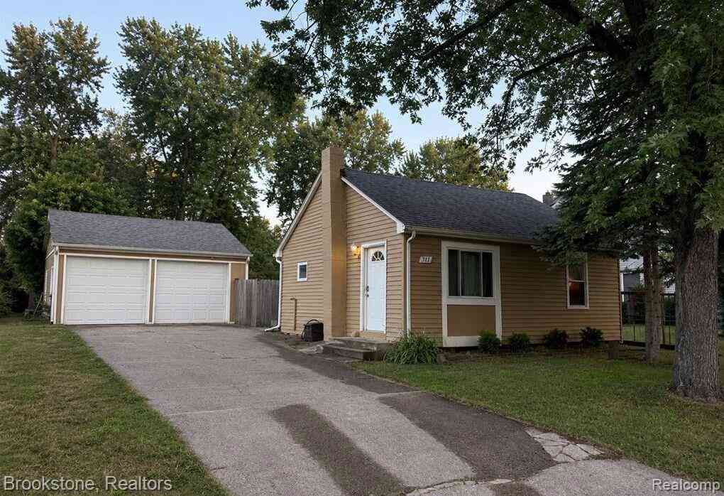 Homes For Sale - 311 W Grand Traverse Street <br/> Oakland County, Commerce Twp, MI 48382